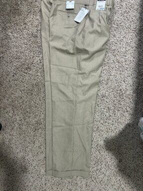 Roundtree & Yorke 36 x 32 NWT Mens Slacks